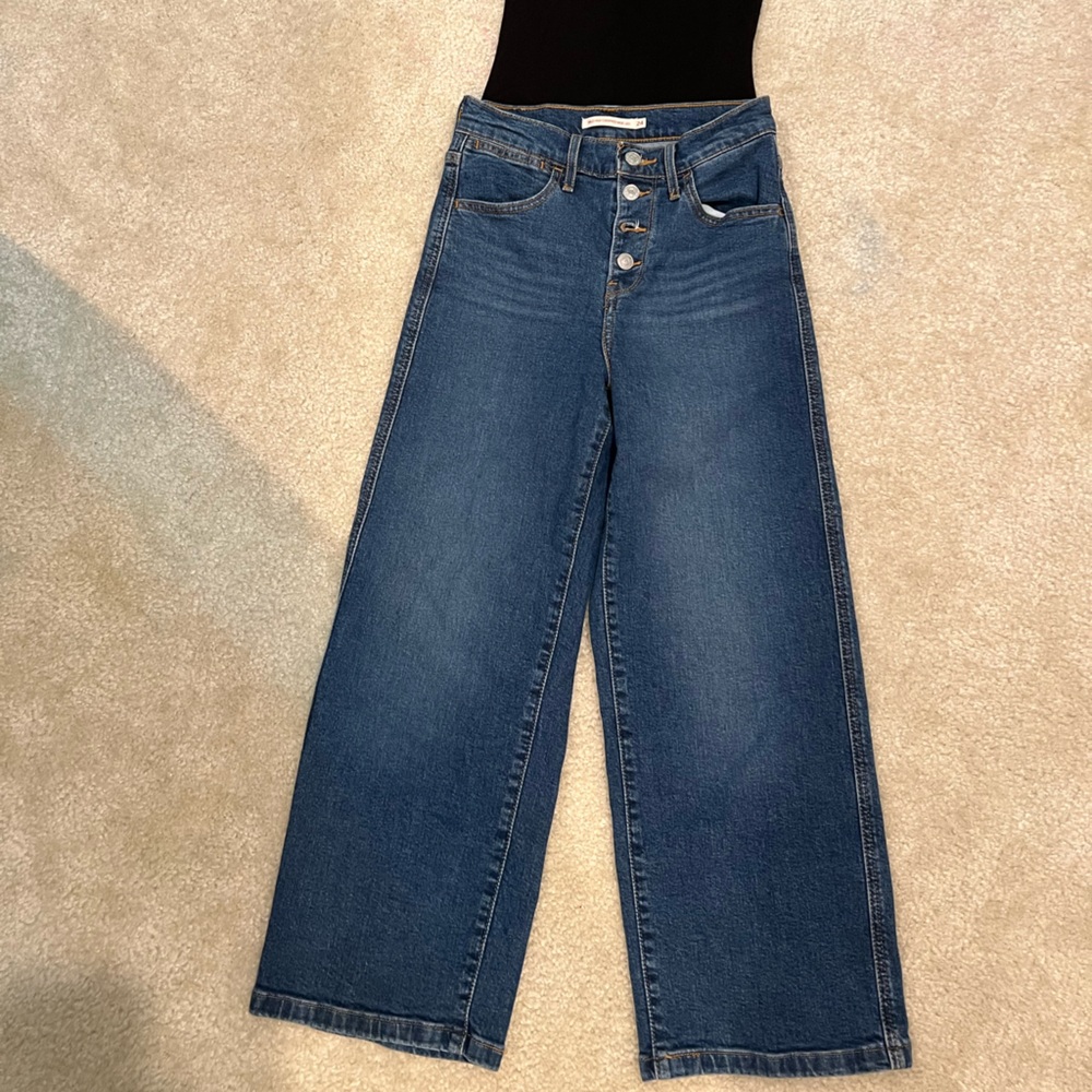 Levis Crop Jeans